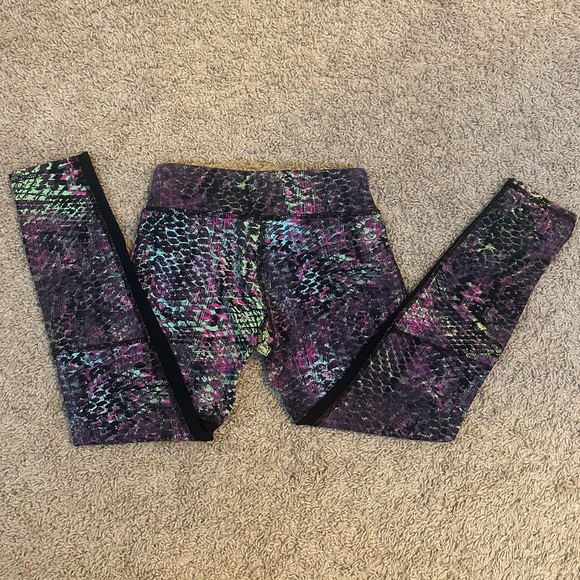 NUALIME
Print/back mesh Brazil design
Compression legging Size Small - Picture 8 of 9